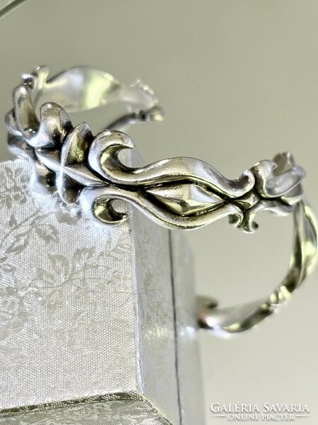 Stunning solid silver bracelet