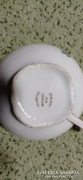 Ritkaság. Különleges formájú, Zsolnay teás csésze. Íris porcelán.