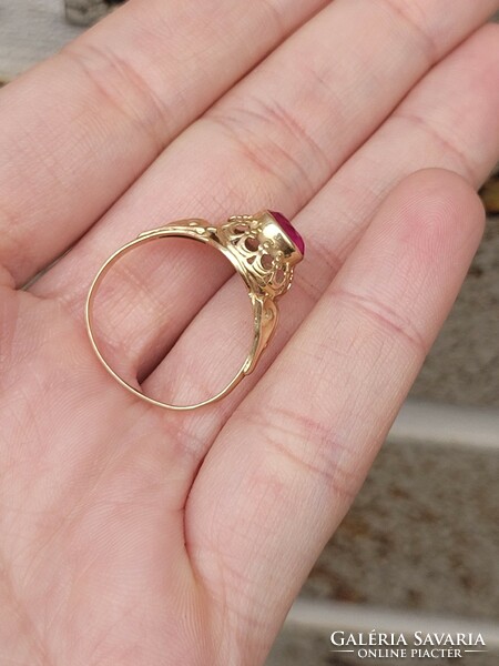 Antik 14k emelt áttört fejes arany rubin köves gyűrű!