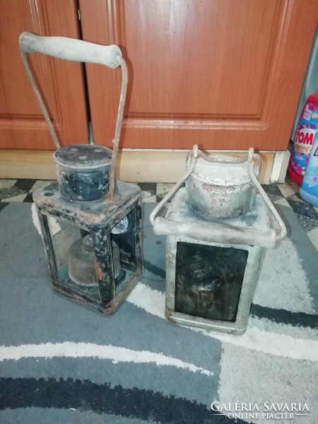 2 pieces from the collection of mav railway lamps, the defects were photographed. It is in the condition shown in the pictures