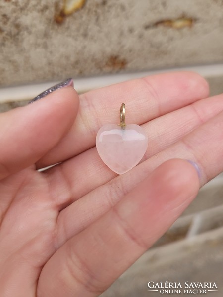 9K gold and rose quartz heart-shaped pendant!