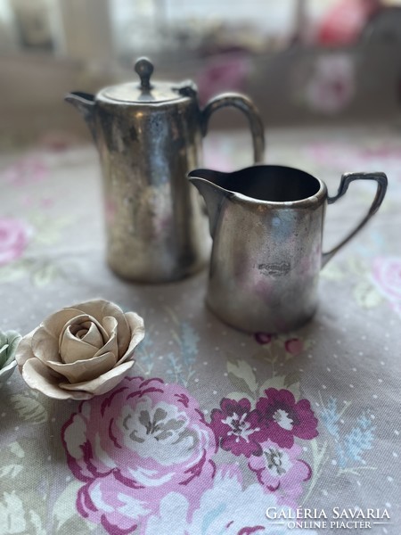 Pair of Art Deco silver-plated jugs, tea and coffee jugs + 1 addition to be repaired