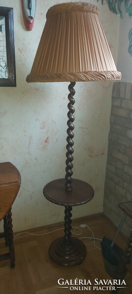 Colonial floor lamp for sale in perfect condition