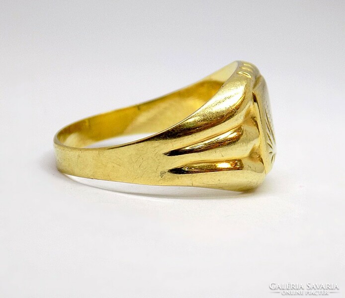 Engraved gold signet ring (zal-au118626)