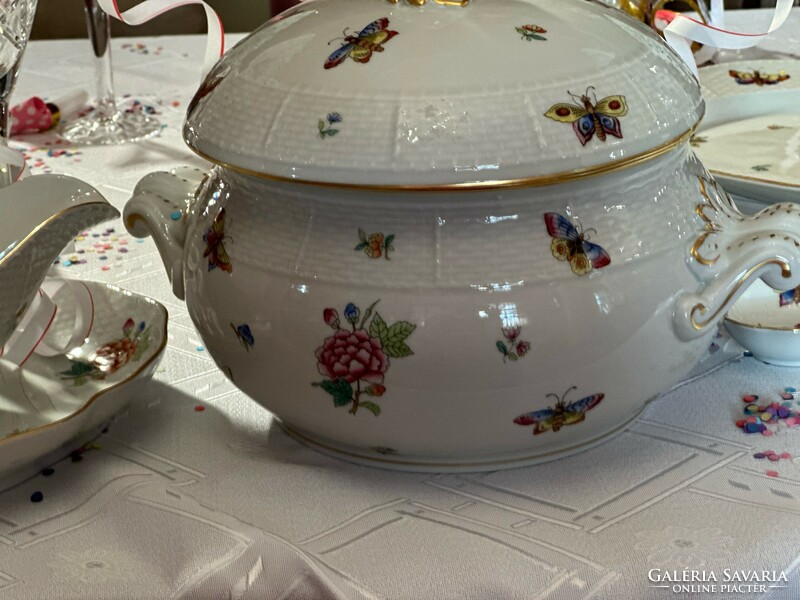 Victorian tableware from Herend