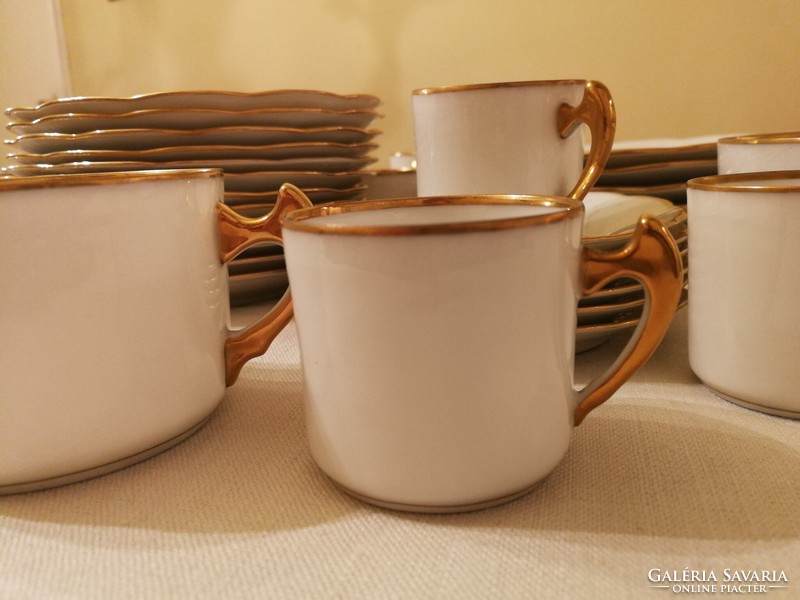 Antik ritkaság, 36 darabos, hibátlan Hüttl porcelán teás- kávés készlet