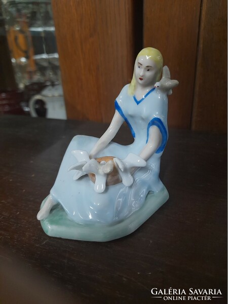 Ritka Drasche Kézi Festésű Galambokat Etető Hamupipőke Porcelán Figura.8.5 cm.