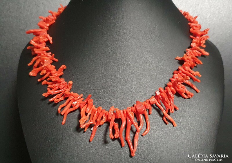 Red Sicilian noble coral necklace. With certification.