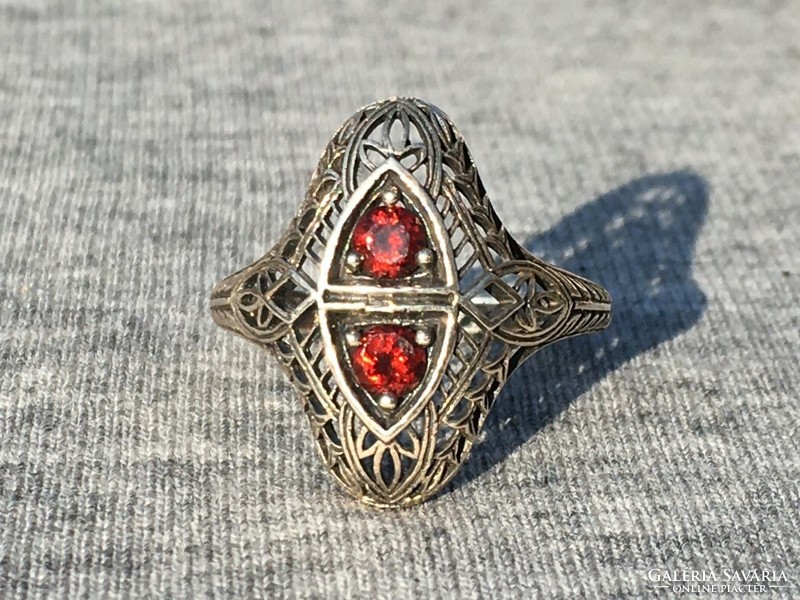 Women's silver ring with garnet stones