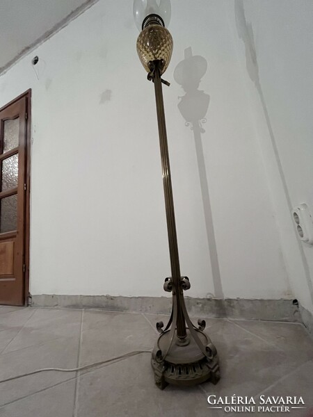 floor lamp