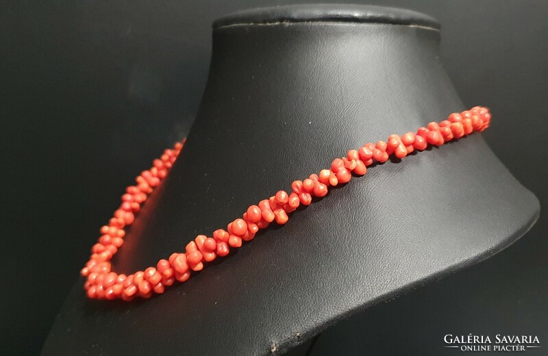 Red Sicilian noble coral necklace. With certification.