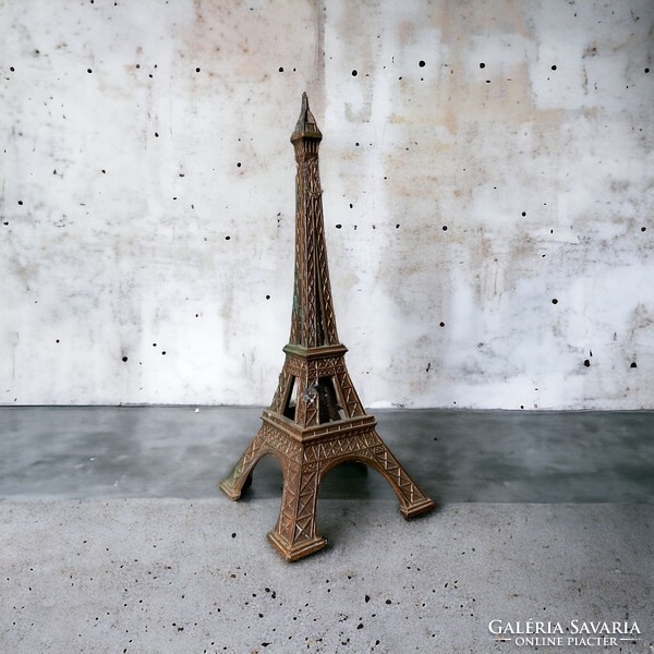 Retro metal Eiffel Tower table decoration