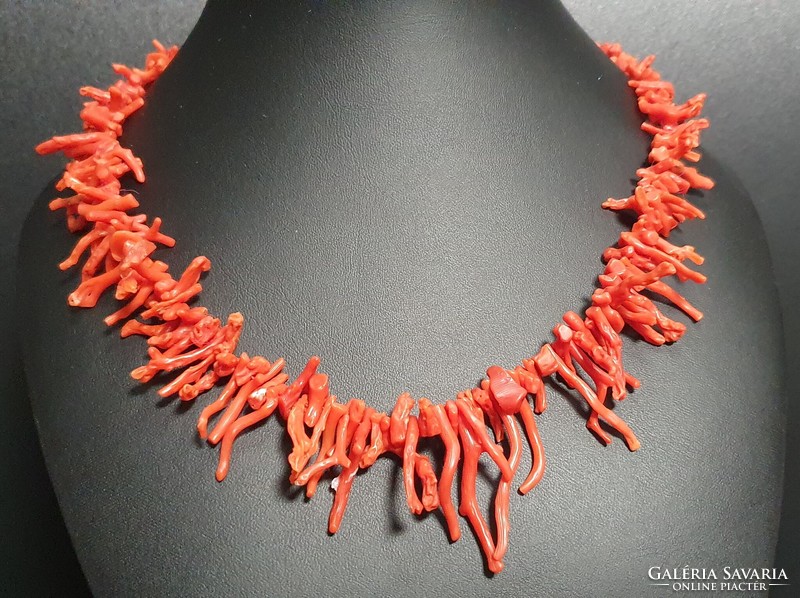 Red Sicilian noble coral necklace. With certification.