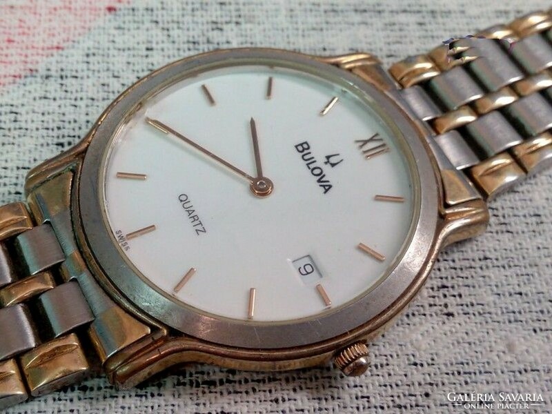 Bulova quartz, classic women's wristwatch with calendar, gold-plated band buckle, in good condition