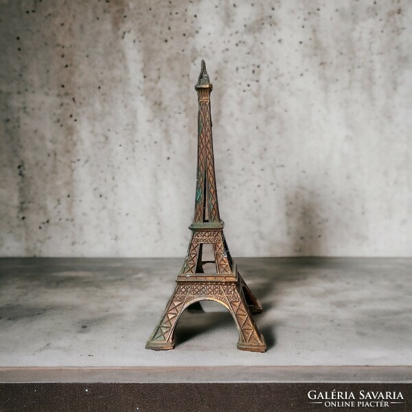 Retro metal Eiffel Tower table decoration