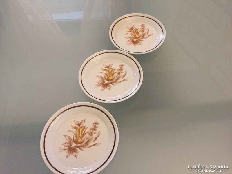 3 small porcelain plates from Raven House