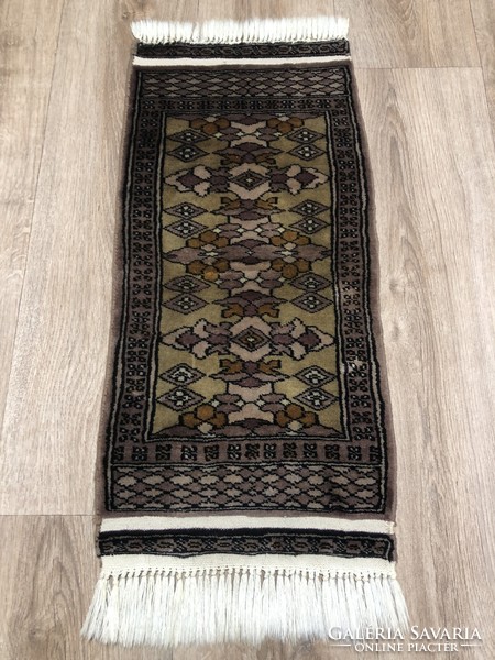 Pakistani hand-knotted woolen Persian rug, 33 x 80 cm
