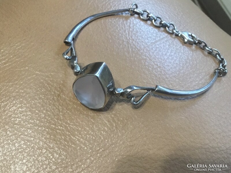 Silver bracelet with rose quartz stone.