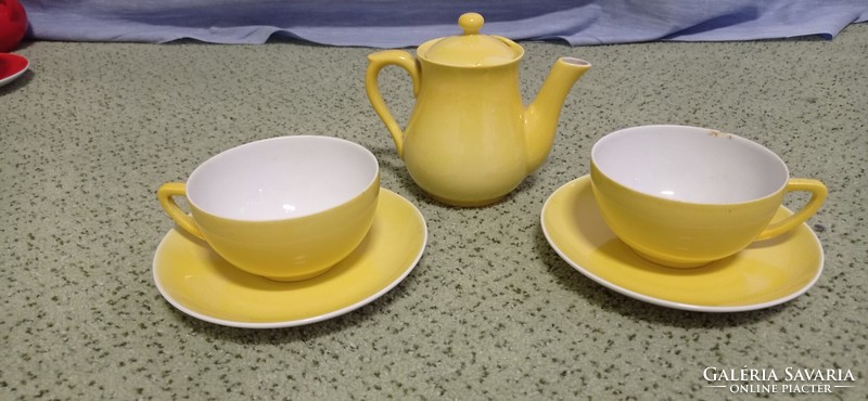 2 Zsolnay csésze, pajzsos, sárga teás csésze + kiöntő.