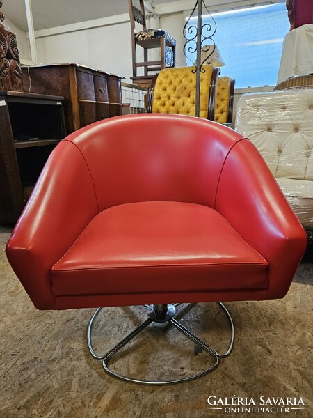 Retro swivel armchair