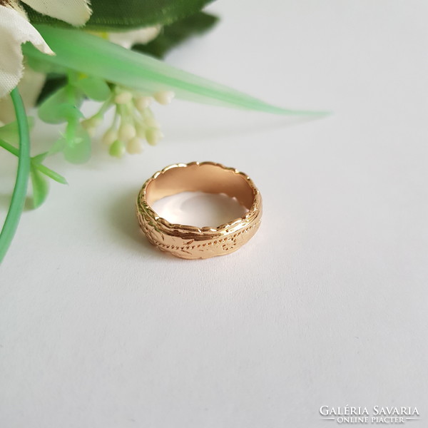 New Gold Tendril Engraved Embossed and Shaped Edge Ring - US Sizes 6 and 8