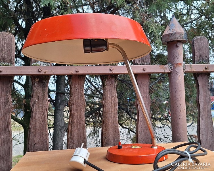 Retro red table lamp
