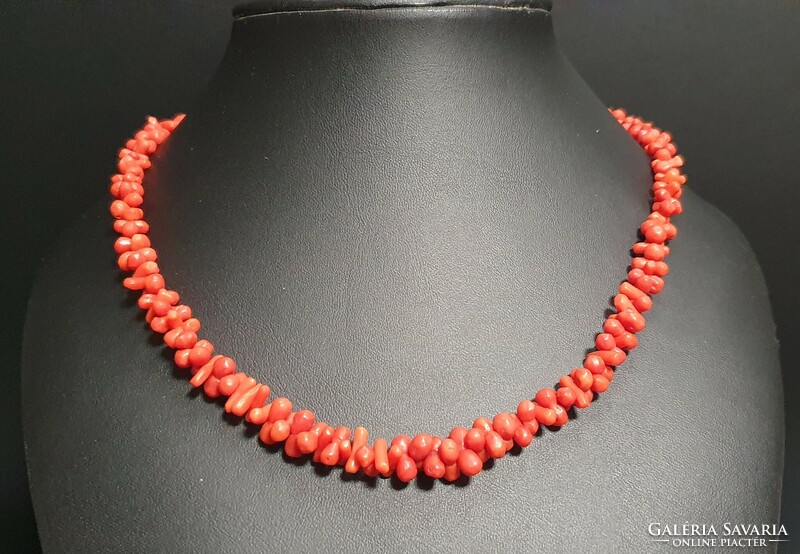 Red Sicilian noble coral necklace. With certification.