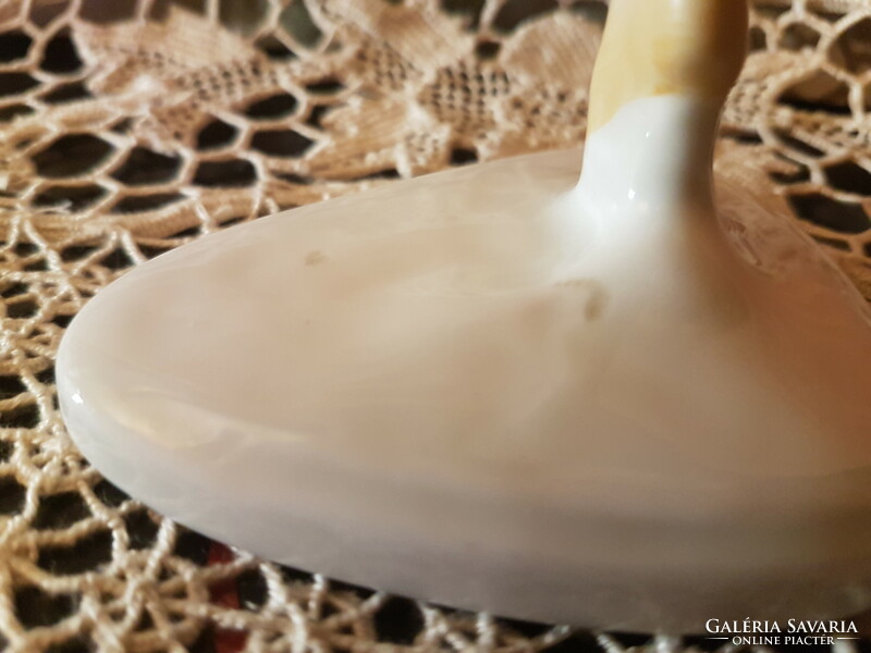 Hollóházi  porcelán tornászlány(  nagyméretü)---szép pasztell szinezéssel