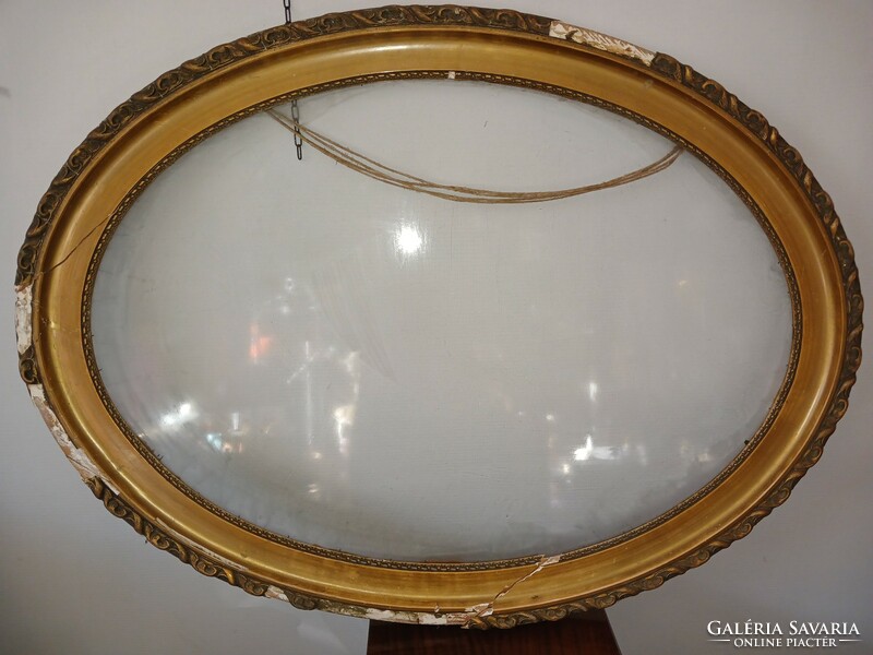 Large oval antique picture frame with glass plate