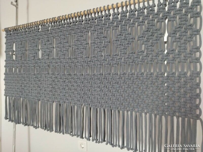 Wall protector made of extra thick yarn