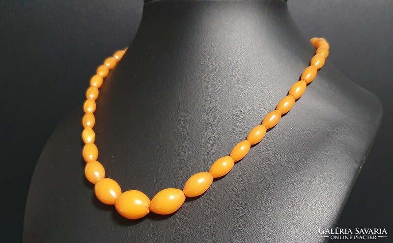 Bakelite necklace 55 cm.