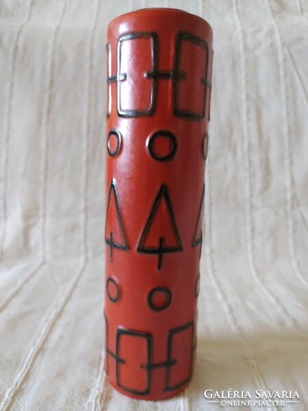 Tófej ritkább  csőváza absztrakt dekorral-  jelzett, hibátlan, 29 cm