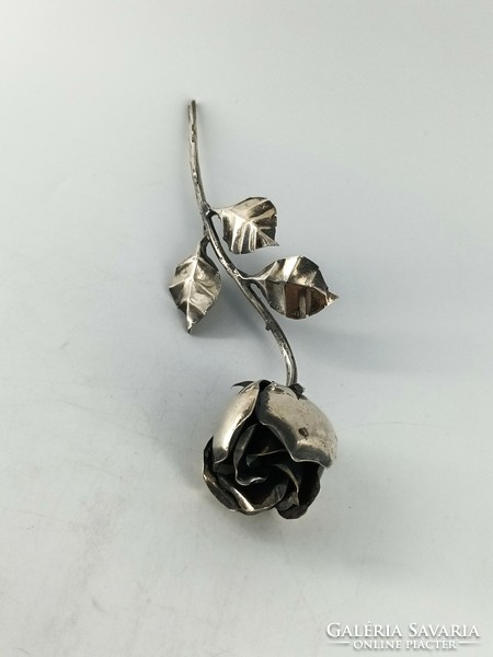Hatalmas ezüst rózsa