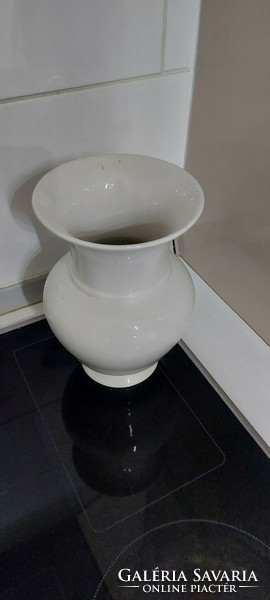Porcelán fehér váza