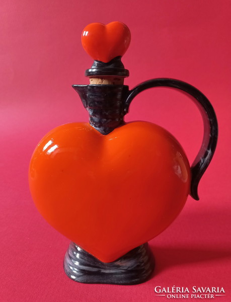 Heart-shaped painted porcelain spout