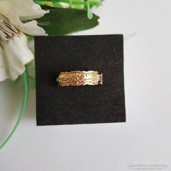 New Gold Tendril Engraved Embossed and Shaped Edge Ring - US Sizes 6 and 8