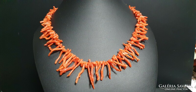 Red Sicilian noble coral necklace. With certification.