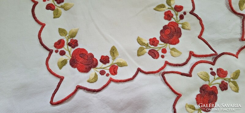 3 Pieces of embroidered floral needlework, tablecloth under porcelain or decorative object 25 x 25 cm.