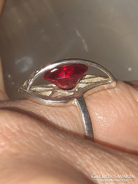 Hungarian silver ring, rotating, with a 4 carat ruby stone - size 54