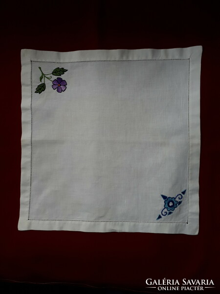 Embroidered azure cutter / tray tablecloth