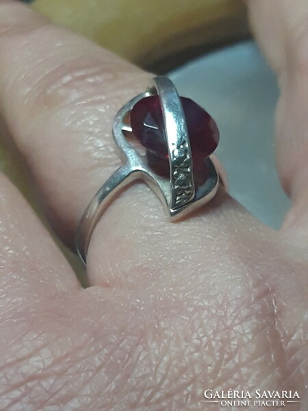 Hungarian silver ring, rotating, with a 4 carat ruby stone - size 54