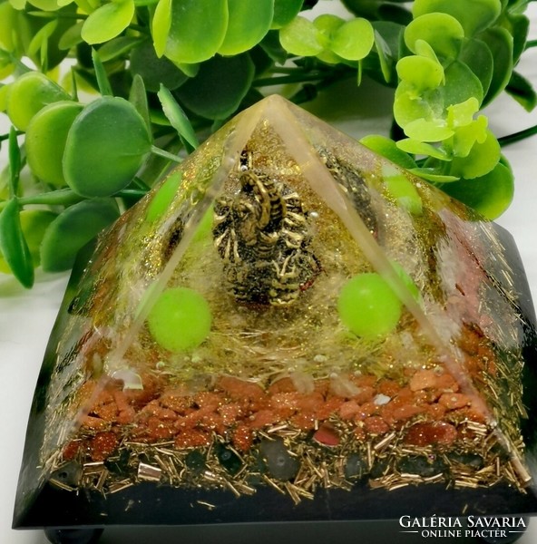 Clear vision, against fear, depression, protects heart tsunite-orgonite luck pyramid-led lamp-bron