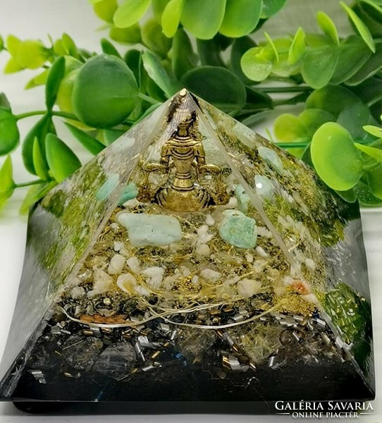 Clear vision, against fear, depression, protects heart tsunite-orgonite luck pyramid-led lamp-bron