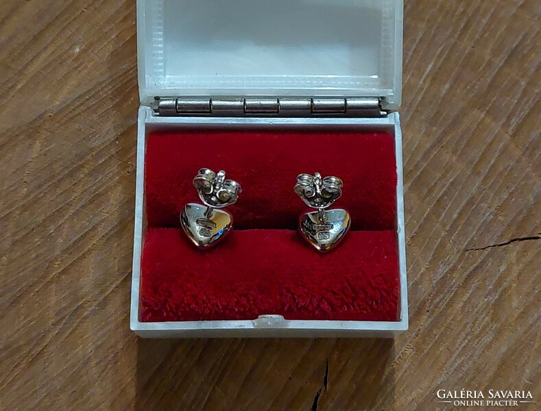 Heart-shaped fossil silver earrings with zirconia stones