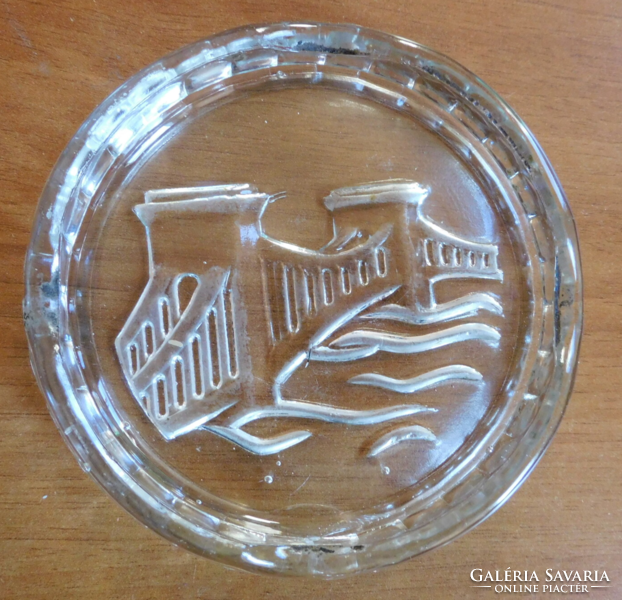 Vintage glass ashtray with chain bridge