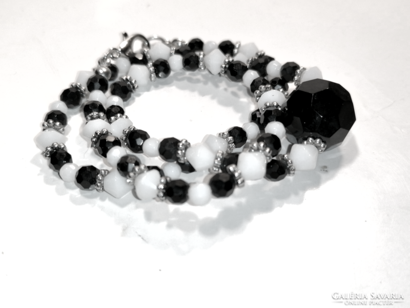 Fekete fehér kristály nyaklánc (1127)