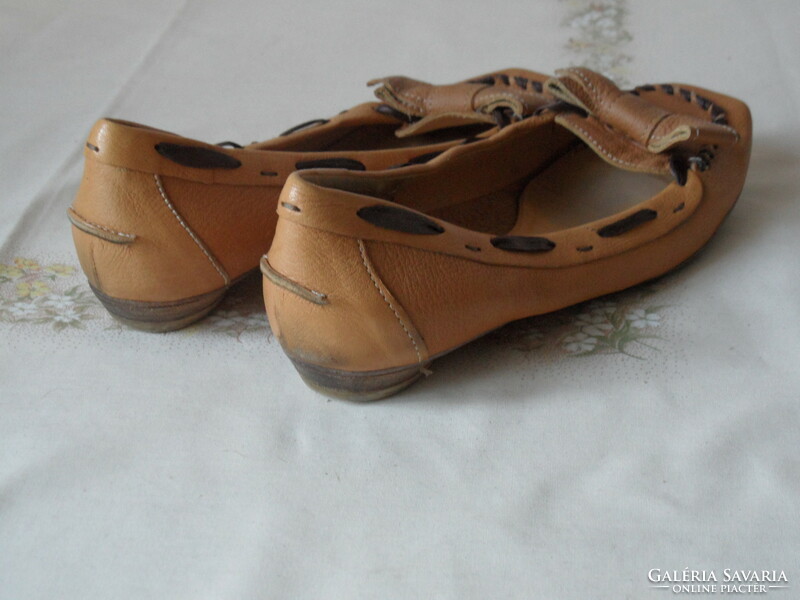Older Brown Leather Women's Shoes (38s)