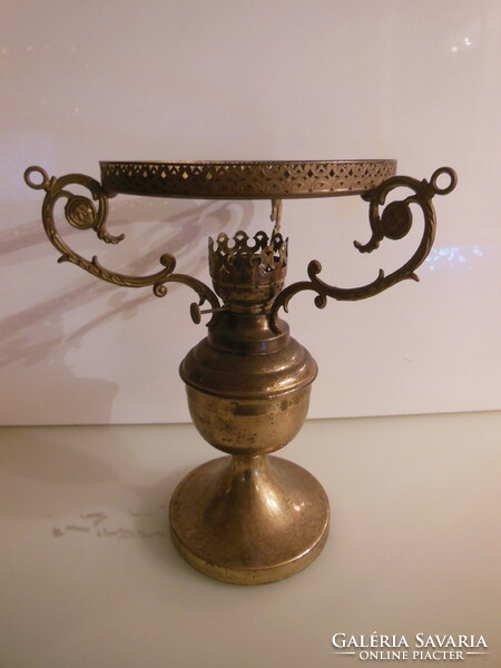 Lamp - brass - 30 x 24 cm - petroleum - antique - shade size 18.5 cm