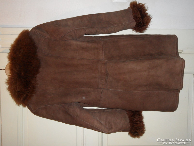 Older brown suede fur on fog (m / l)