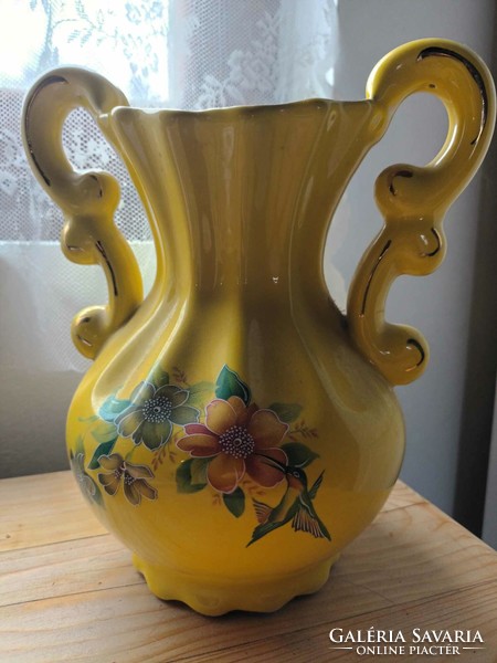 Sárga kerámia váza
